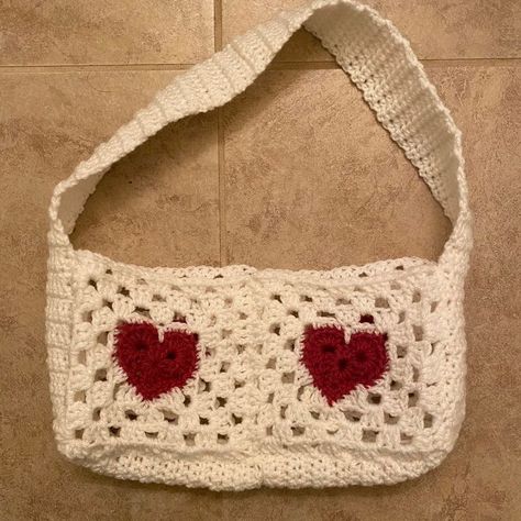 Crochet Projects Coquette, Crochet Ideas Coquette, Coquette Crochet Ideas, Coquette Crafts, Coquette Crochet, Crochet Coquette, Kawaii Crochet, Crochet Inspo, Heart Bag