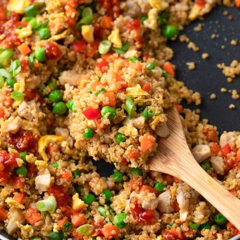 Brown Rice And Quinoa Recipe, Fried Quinoa, Quinoa Fried Rice, Perfect Quinoa, Rice Peas, Vegetarian Quinoa, Vegetarian Dish, Brown Rice Recipes, Chicken Quinoa