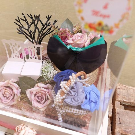 Rustic Hampers, Diy Wedding Gift Box, Box Hantaran, Hantaran Ideas, Hantaran Kahwin, Seserahan Hantaran, Wedding Settings, Hantaran Pernikahan, Wedding Trousseau