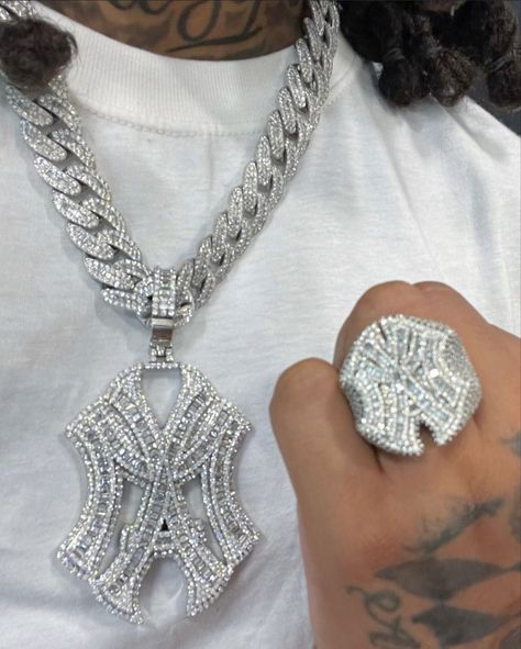 Chains Rapper, Rapper Chains, Icy Jewelry, Ice Jewelry, Iced Out Jewelry, Dope Jewelry Accessories, Bling Ideas, Rapper Jewelry, Rolex Diamond