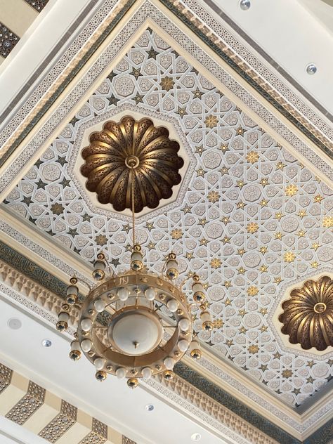 beautiful ceiling design Mosque Ceiling Design, Arabic Ceiling Design, Islamic Ceiling Design, Moroccan Ceiling Design, Traditional Ceiling Design, Mosque Ceiling, Light Decoration Ideas, Islamic Interior Design, Egyptian Home Decor