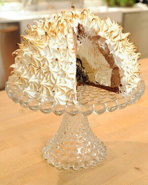 Baked Alaskan, Bombe Alaska, Baked Alaska Recipe, Alaska Recipes, Cake Mug, Baked Alaska, Swiss Meringue, Chocolate Sprinkles, Coffee Ice Cream