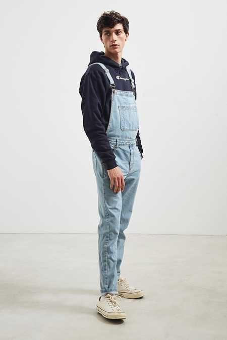 Overalls Men Fashion, Style Salopette, Wearing Overalls, Men In Overalls, 90s Fashion Men, Aesthetic Outfits Men, Overalls Men, Tokyo Street Fashion, Smen