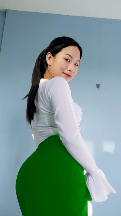 Myanmar Teacher, Arabian Beauty Women, Beautiful Dresses Short, Curvy Women Outfits, Dresses Short, Black Swimsuit, Perfect Body, Myanmar, On The Road