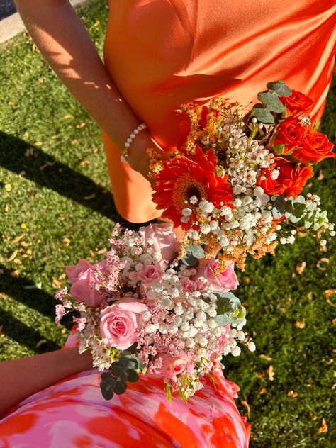 Cute Hoco Bouquet, Hoco Flower Bouquet Ideas, Winter Formal Flowers Bouquets, Prom Pictures Bouquet, Prom Bouquet Pictures, Prom Pictures With Bouquet, Dance Bouquet Ideas, Prom Pics With Bouquets, Prom Boquets