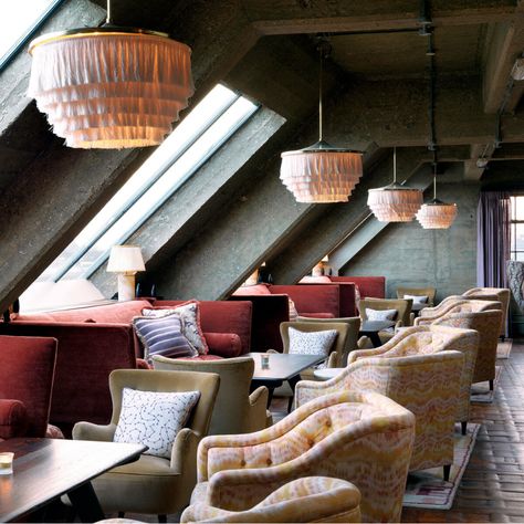 Soho House Shoreditch, Soho House Restaurant, Soho House Hotel, Wine Bar Furniture, Soho Beach House Miami, Knole Sofa, Shoreditch House, Soho Beach House, Chesterfield Style Sofa