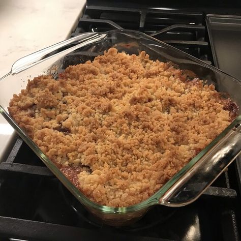 Hosting Food, Easy Apple Crisp, Delicious Breakfast Casserole, Best Apple Crisp, Easy Apple Crisp Recipe, Apple Desserts Easy, Apple Crisp Recipe, Apple Crisp Easy, Apple Dessert