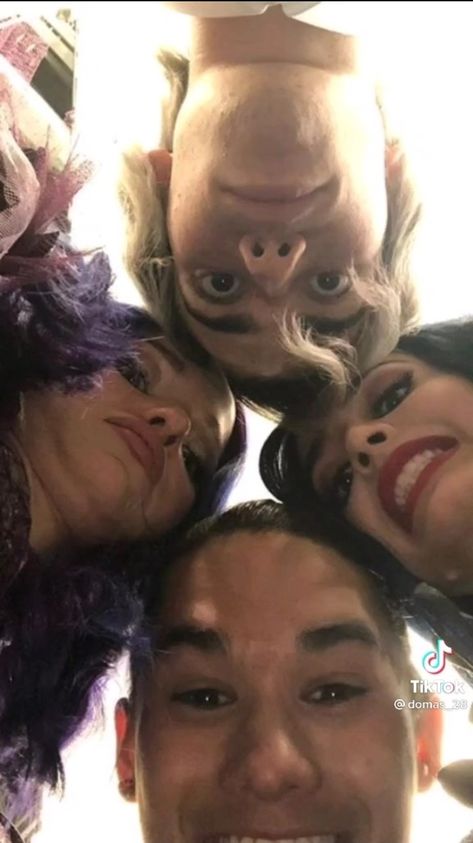 Descendants Pictures, Disney Jessie, Disney Descendants Movie, Descendants Characters, Mal And Evie, Disney Channel Descendants, Old Disney Channel, Descendants Cast, Booboo Stewart