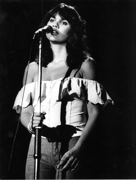 Linda Ronstadt Linda Ronstadt, Women Of Rock, Beautiful Voice, Stevie Nicks, Female Singers, Woman Crush, Net Worth, Country Music, Rock And Roll