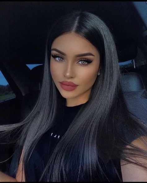 Jet Black Hair Outfits, Black Hair With Makeup, Jet Black Hair Makeup Looks, Dark Hair Baddie, Jet Black Hair Color Ideas, All Black Hair, Jet Black Hair Color, Black Hair Makeup, Rambut Brunette