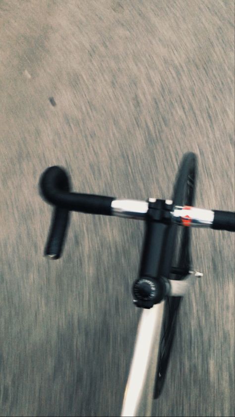 Fixie Wheels, Adventurecore Aesthetic, Wallpaper Fix, Cool Pfps For Discord, Bike Wallpaper, Instagram Animation, Dark Forest Aesthetic, Wallpaper Wa, Bike Aesthetic