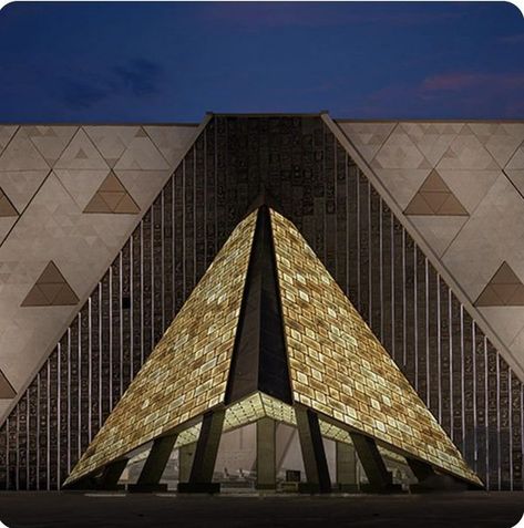 Grand Egyptian Museum, Giza Egypt, Egyptian Museum, Egypt Art, New Museum, Main Attraction, Giza, Archaeology, Pyramid