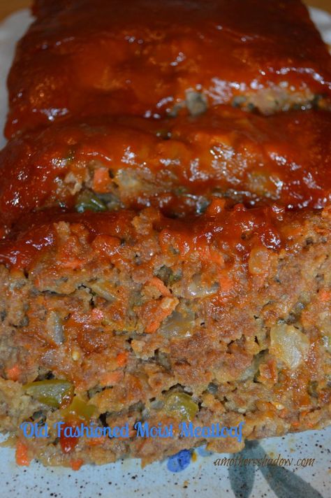 Moist Meatloaf Recipes, Old Fashioned Meatloaf, Moist Meatloaf, Meatloaf Recipes Pioneer Woman, Meatloaf Ingredients, Homemade Meatloaf, Meatloaf Meatballs, Classic Meatloaf Recipe, Good Meatloaf Recipe