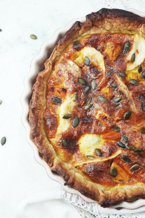 PUMPKIN GOAT CHEESE QUICHE RECIPE // The perfect easy quiche recipe for dinner, Thanksgiving or all year long! #GoatCheeseQuiche #CheeseQuiche #PumpkinRecipes French Vegetarian Recipes, Pumpkin Goat Cheese, Easy Quiche Recipe, Goat Cheese Quiche, Cheese Quiche Recipe, Clean Eating Vegetarian Recipes, Traditional French Recipes, Clean Eating Vegetarian, Easy Quiche