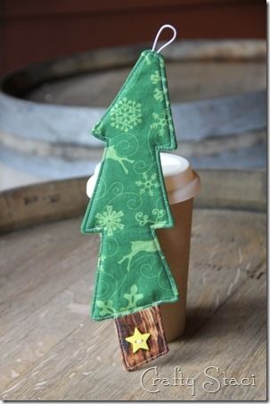 Coffee Cup Sleeve of the Month–Christmas Tree Crafty Staci, Cup Cosy, Tree Sleeve, To Go Cup, Cup Pattern, Coffee Tree, Coffee Cup Sleeves, Cup Sleeves, Knit Christmas