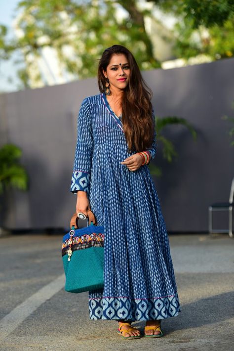 indigo ladies clothing Kurta Designs For Women, Long Kurta Designs, डिजाइनर कपड़े, Kurta Patterns, Long Kurta, Designer Kurti Patterns, Kurti Patterns, Simple Kurti Designs, Long Kurti