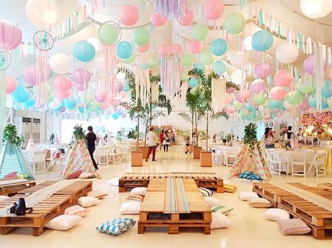 Coachella Music & Arts Festival Inspired Birthday Party on Kara's Party Ideas | KarasPartyIdeas.com (11) Festival Wedding Flowers, Coachella Birthday Party, Coachella Party Ideas, Coachella Theme Party, Coachella Theme, Coachella Birthday, Festival Themed Party, Party Cake Table, Coachella Party