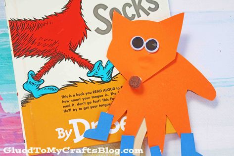 Socks Craft, Fox In Socks, Dr Seuss Preschool, Dr Seuss Activities, Dr Seuss Crafts, March Crafts, Seuss Crafts, Seuss Classroom, Dr. Seuss