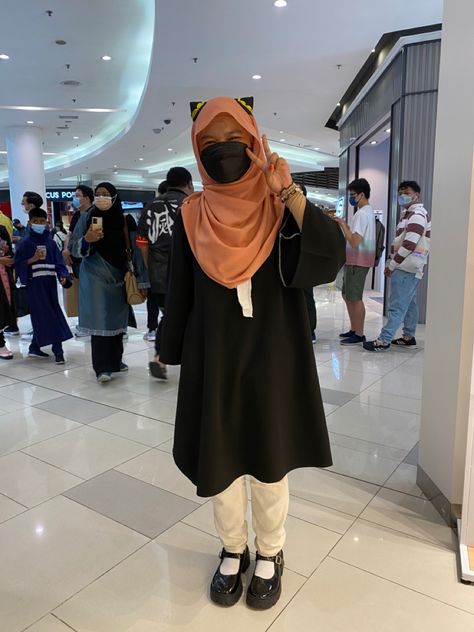 Hijab Cosplay Anime, Hijabi Cosplay, Hijab Cosplay, Cosplay Anya, Estilo Hijab, Cosplay Inspo, Cosplay Inspiration, Anime Muslim, Old Fashion Dresses