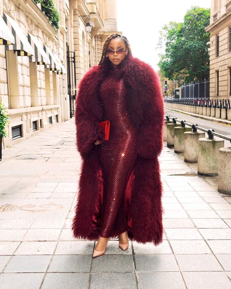 Burgundy Fur Coat, Flight To Paris, Fur Coat Outfit, Chloe Bailey, Long Red Dress, Sequin Bodycon Dress, Miniskirt Outfits, Looks Black, Fashion Victim