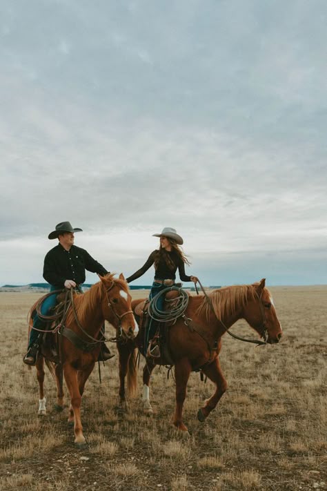 in love with these stunning western captures by Autumn Witchell Photography🤎 Cowboys In Love Aesthetic, Couples Photoshoot Horses, Cowboy Wedding Photoshoot, Western Couple Photoshoot With Horses, Western Couple Poses, Mentorship Aesthetic, Cowboy Couple Photoshoot, Cowboy Romance Aesthetic, Haybale Photoshoot