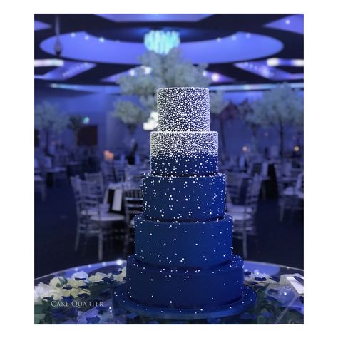 Wedding Cake Designs Royal Blue, Midnight Blue Cake Birthday, Starry Night Quinceanera Cake, Midnight Theme Cake, Royal Blue And Black Wedding Cake, Midnight Theme Wedding, Midnight Blue Wedding Cake, Midnight Wedding Theme, Under The Stars Cake