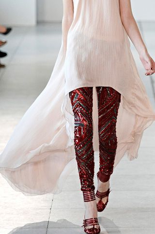 Embellished Leggings, Salwar Kamiz, Mode Boho, Antonio Berardi, Creation Couture, Red Sequin, Fashion Website, Fashion Details, Fashion Week Spring