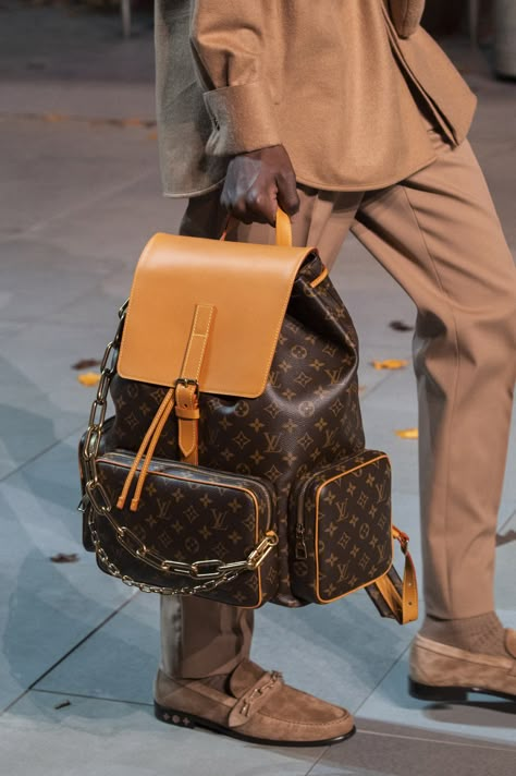 Mochila Louis Vuitton, Louis Vuitton Mens Bag, Mens Designer Backpacks, Sac Louis Vuitton, Louis Vuitton Backpack, Mens Bags Fashion, Luxury Bags Collection, Gucci Men Shoes, Louis Vuitton Shoes