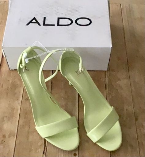 Light Green Heels, Outfits Pastel, Green High Heels, Heels Aesthetic, Eid Outfit, Green Sandals, Green Heels, Green Shoes, Green Aesthetic