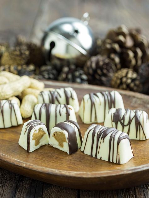 7 Ways to Make Chocolate Treats in an Ice Cube Tray | HGTV Ice Cube Tray Desserts, Ice Cube Tray Chocolates, Christmas Sweet Recipes, Ice Cube Tray Recipes, Christmas Candy Molds, Ice Cube Chocolate, Chocolate Videos, Peppermint Marshmallows, Candy Molds Silicone