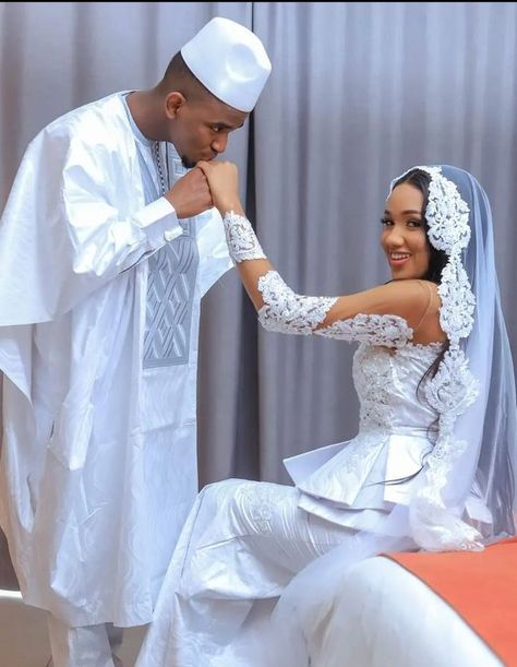 Lovely Guinean Wedding Couple in white❤️ Hausa Wedding, Nigerian Traditional Wedding, Book Event, Naija Wedding, African Wedding Attire, African Bride, Traditional Wedding Attire, African American Weddings, Muslim Wedding Dresses