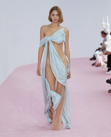 London Fashion Weeks, Spring 2023, Dresses To Wear To A Wedding, Mode Inspiration, Bella Hadid, Primavera Estate, Festival Outfits, London Fashion Week, Runway Fashion