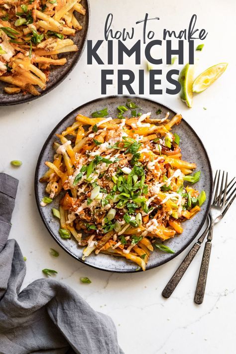 These crispy loaded vegetarian fries are layered with cheddar cheese, caramelized onions, kimchi, and fresh cilantro. Slightly spicy, and so satisfying! Finish with a drizzle of spicy mayo, et voila, the perfect vegetarian snack or appetizer! Keeping it extra easy, this recipe uses frozen French fries. Kimchi Fries Recipe, Kimchi Soup Recipe, Goddess Food, Kimchi Fries, Loaded Fries Recipe, Fries At Home, Make Kimchi, Vegetarian Snack, French Fries Recipe