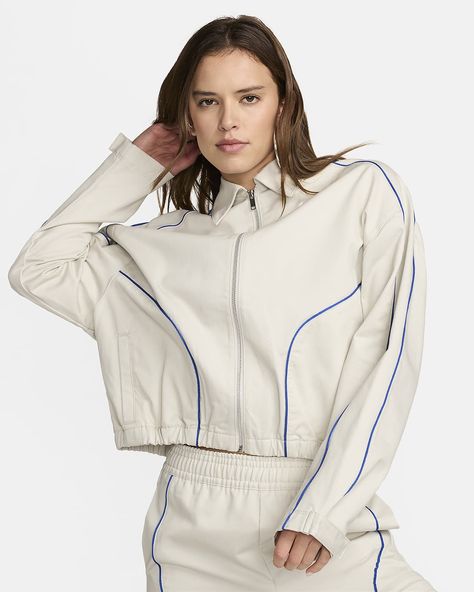 Nike Windbreaker Jacket, Nike Sportswear Women, Sportswear Trends, Sports Wear Women, Jacket Nike, Woven Jacket, Activewear Fashion, Athleisure Fashion, Athleisure Outfits