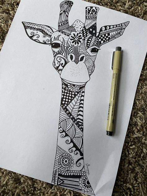 Giraffe zentangle Giraffe Doodle, Zentangle Animals Art, Art Mandala Design, Giraffe Artwork, Giraffe Drawing, Zentangle Animals, Middle School Art Projects, Spirit Animal Art, Zen Doodle Art