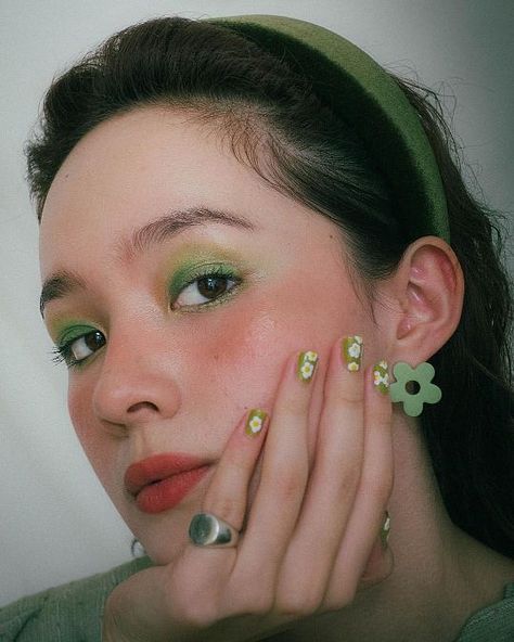 Enfp Makeup, Soft Green Makeup, Day Makeup Looks, Magical Makeup, Photoshoot Makeup, Green Makeup, Nails Makeup, Eye Makeup Art, Hair Nails