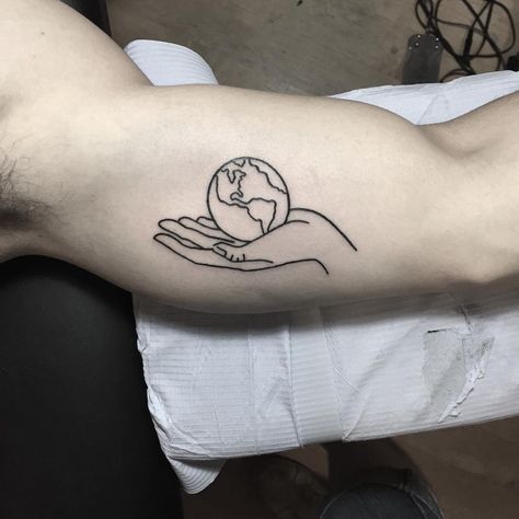 13.2k Likes, 197 Comments - Curt Montgomery (@curtmontgomerytattoos) on Instagram: “A quick handy jobo for your FUCKEN world ya FUCKEN bunch of sweet bbz Done'zo @olyangertattoo…” Globe Tattoos, Earth Tattoo, Hands Tattoo, Petit Tattoo, Vegan Tattoo, World Tattoo, B Tattoo, Tattoo Feminina, Dream Tattoos