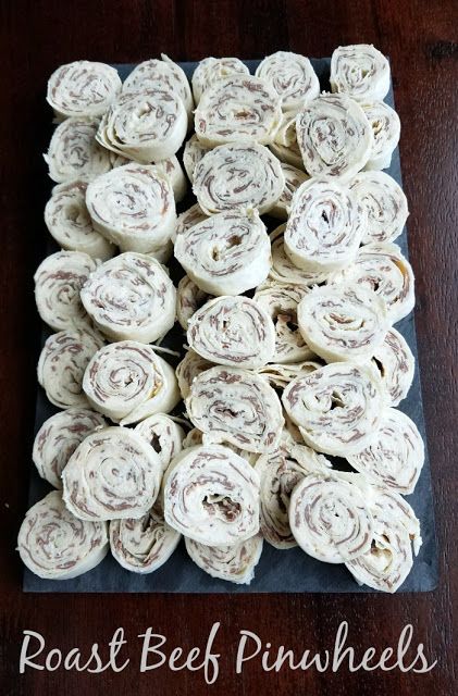 Perfectly easy finger food that is made to be snacked on, these 4 ingredient roast beef pinwheels are a great party starter! #fingerfood #easyrecipe #appetizer  #beef #recipe Roast Beef Pinwheels, Beef Pinwheels, Roast Beef Roll Ups, Easy Finger Food, Pinwheel Sandwiches, Blogger Ideas, Pork Egg Rolls, Pinwheel Appetizers, Mini Chef