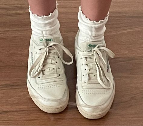 Reebok Club C Extra Platform Sneaker, White Sneakers Vintage, Reeboks With Dress, Reeboks With Socks, Reebok Club C 85 Outfit Women Vintage, Styling Reebok Club C 85, Club C Vintage Reebok Outfit, How To Style Reebok Club C 85, Reebok Classic Club C 85 Outfit