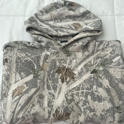 POPULAR CAMO HOODIE Basketball Style, Camo Hoodie, Oc Inspo, School Outfits, Abercrombie Fitch, Hollister, Camo, Winter Outfits, Basketball