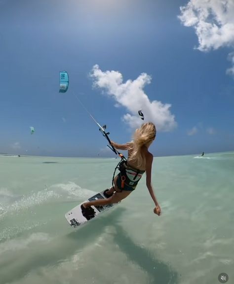 Kite Surfing Aesthetic, Kitesurfing Aesthetic, Surfer Painting, Kiteboarding Kitesurfing, Adrenaline Sports, Surfing Aesthetic, Soul Surfer, Parasailing, Beach Activities