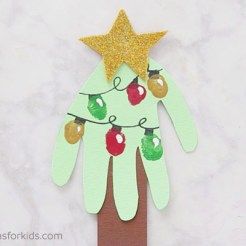 BESTCHRISTMASCRAFTS11 Christmas Crafts Diy Kids, Free Printable Card Templates, Handprint Christmas Tree, Christmas Handprint Crafts, Handprint Ornaments, Handprint Christmas, Christmas Card Ideas, Christmas Tree Card, Christmas Craft Ideas