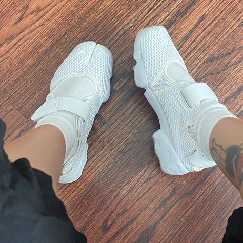 Nike Rift, Nike Air Rift, Leather Outfits Women, Puma Fierce Sneaker, Leather Outfit, White Outfits, High Top Sneakers, Nike Air, Women Shoes