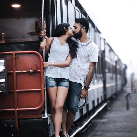 Candid Photo Ideas, Book Photography Instagram, Candid Photo, Pre Wedding Photoshoot Outfit, Romantic Couples Photography, Travel Pictures Poses, Pre Wedding Poses, Pre Wedding Shoot, Couple Picture Poses