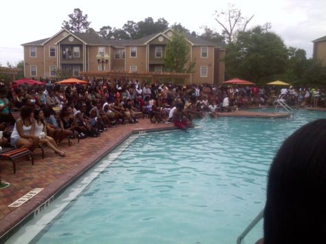 5th Annual African American Pool Party Pool Party Black People, Party Black People, Pool Black, Toddler Party Games, Backyard Graduation Party, Winter Glam, Vintage Garden Parties, Black Pool, Cocktail Party Outfit