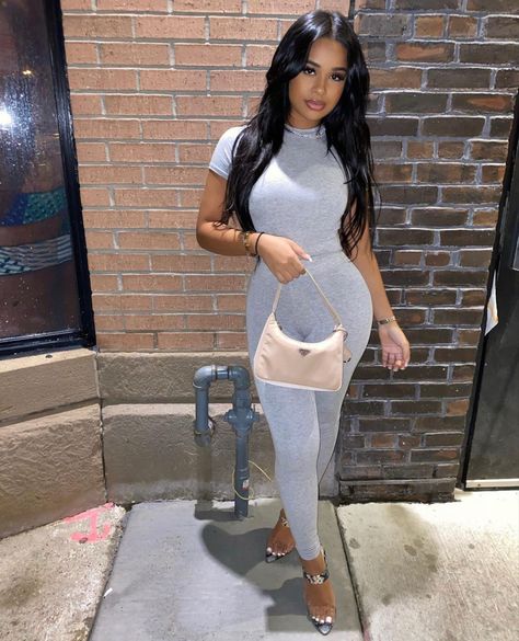 Tania Williams, Taina Williams, Instagram Baddie Outfit, Small Waistline, Grey Fits, 90s Hip Hop Fashion, Chill Outfits, Instagram Outfits, Dope Fashion