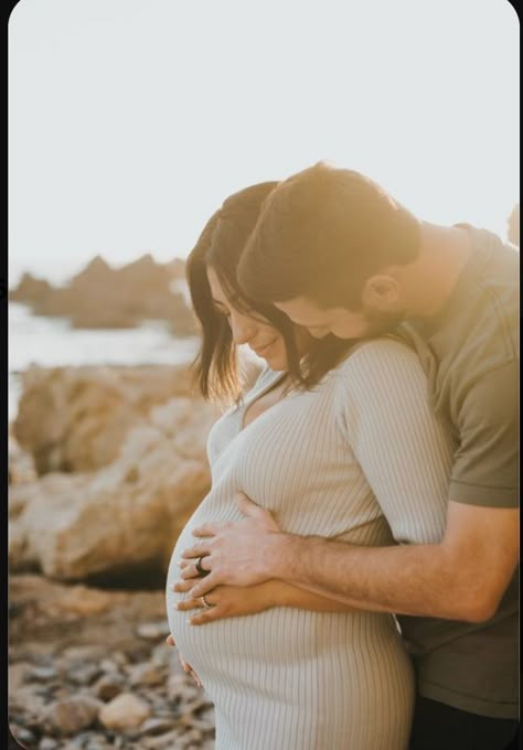 Engagement Maternity Photos, Maternity Photo Shoot Ideas Sunset, Sunset Cliffs Maternity Photos, Maternity Photography Dress Ideas, Romantic Maternity Photos Couple, San Diego Maternity Photos, Maternity Couples Photoshoot, Maternity Prompts Photography, Golden Hour Maternity Photos