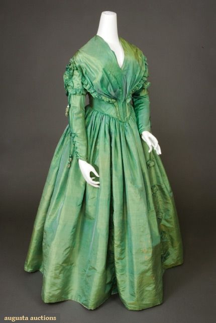 Rate the Dress: Vivid green 1840s - The Dreamstress 1840s Dress, Tasha Tudor, Tudor Costumes, 19th Century Clothing, 19th Century Fashion, Century Clothing, Victorian Clothing, Antique Dress, Retro Mode