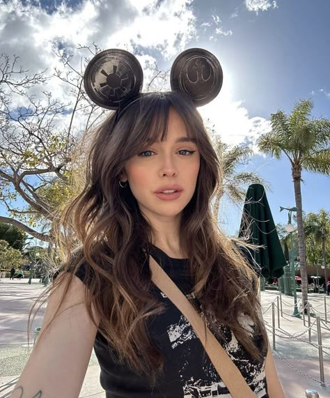 Bangs 2023, Fall Hair Styles, Hair Inspiration Hairstyles, Bang Styles, Acacia Kersey, 26 Birthday, Acacia Clark, 2023 Hairstyles, Acacia Brinley