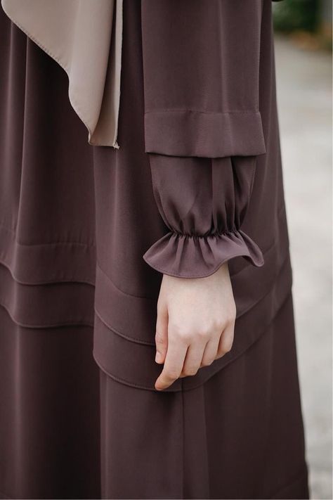 Simple Abaya Hand Designs, Abaya Sleeves Design, Simple Abaya Designs, Modest Fashion Muslim, Simple Abaya, Manset Lengan, Muslim Women Clothing, Abaya Outfit, Moslem Fashion